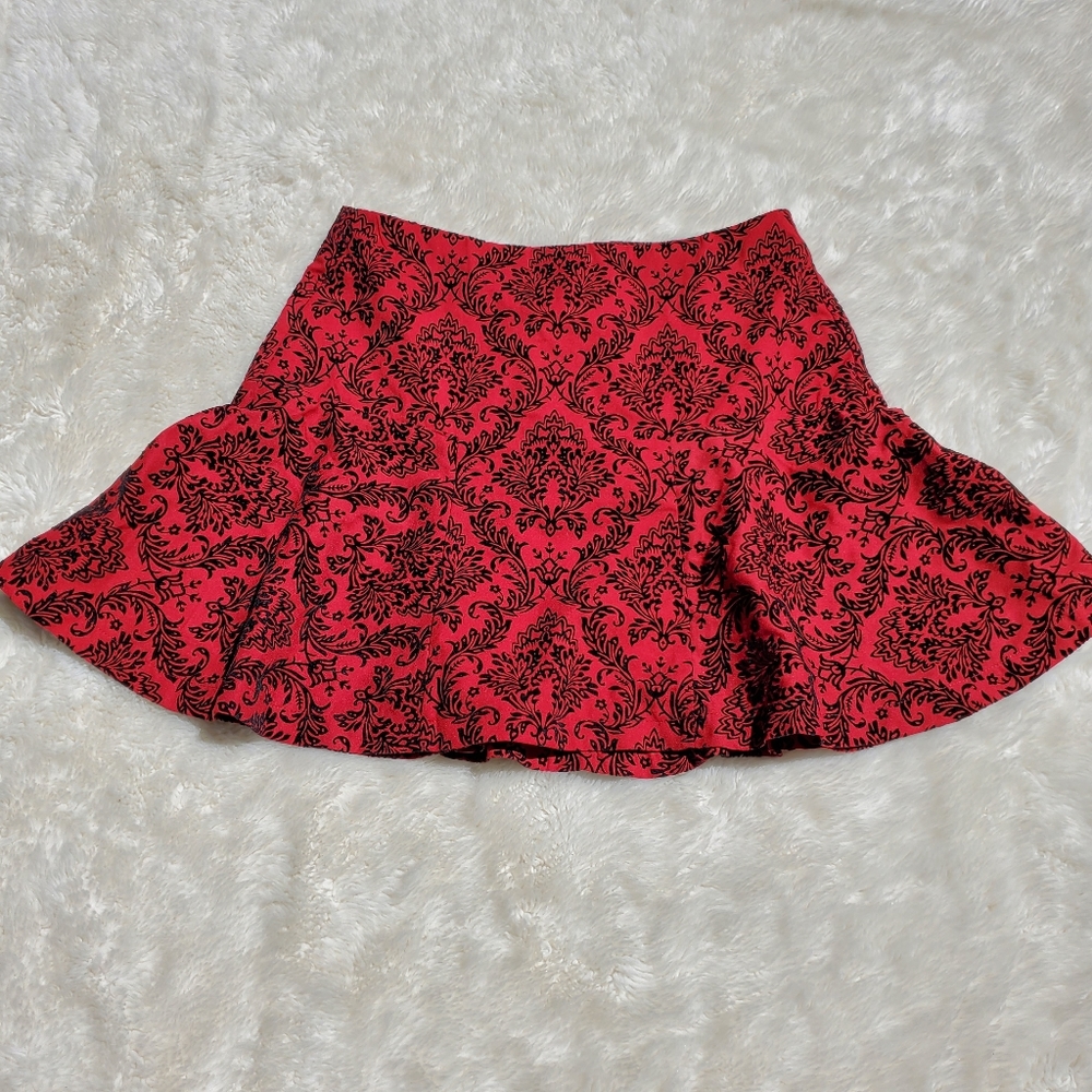 Med Forever 21 Damask Skater Style Skirt. Red. Black. Women's. EUC.